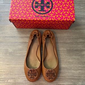 Tory Burch Logo Ballet Flats.